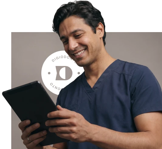 Dentista com tablet